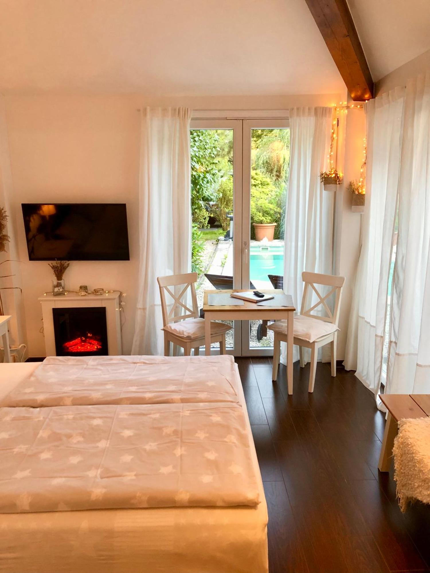 Apartment Tinyhouse Mit Pool, Outdoor Whirlpool Und Garten Petershagen-Eggersdorf Exterior foto